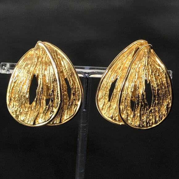 Vintage Signed Craft Runway Oversized Brutalist Textured Gold Clip On Earrings - Picture 3 of 16